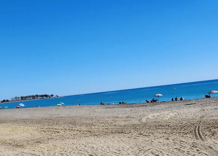 ¡Bajo Con Terraza Y Patio Con Vistas A La Piscina Comunitaria!