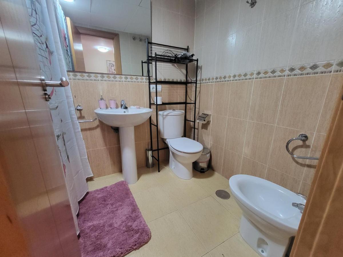 ¡bajo Con Terraza Y Patio Con Vistas A La Piscina Comunitaria! * Vera