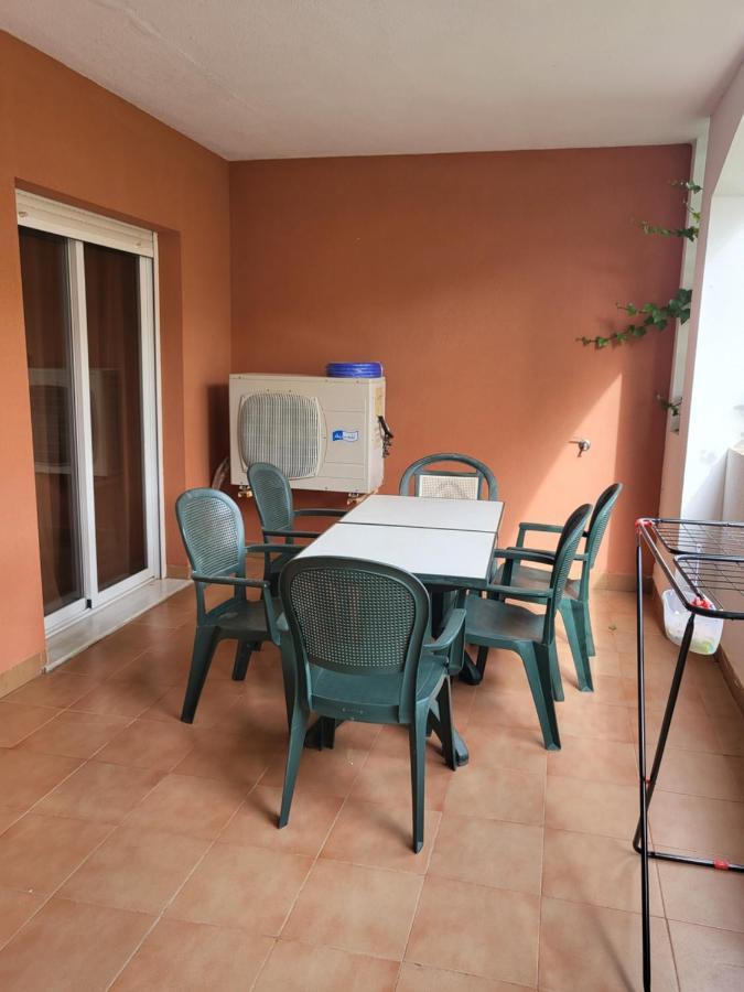¡bajo Con Terraza Y Patio Con Vistas A La Piscina Comunitaria! *