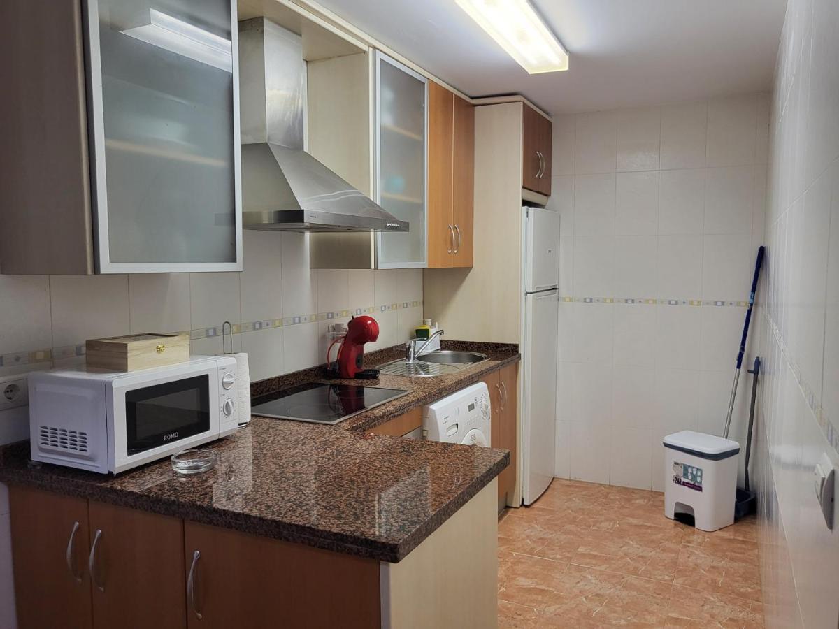 ¡bajo Con Terraza Y Patio Con Vistas A La Piscina Comunitaria! Apartment