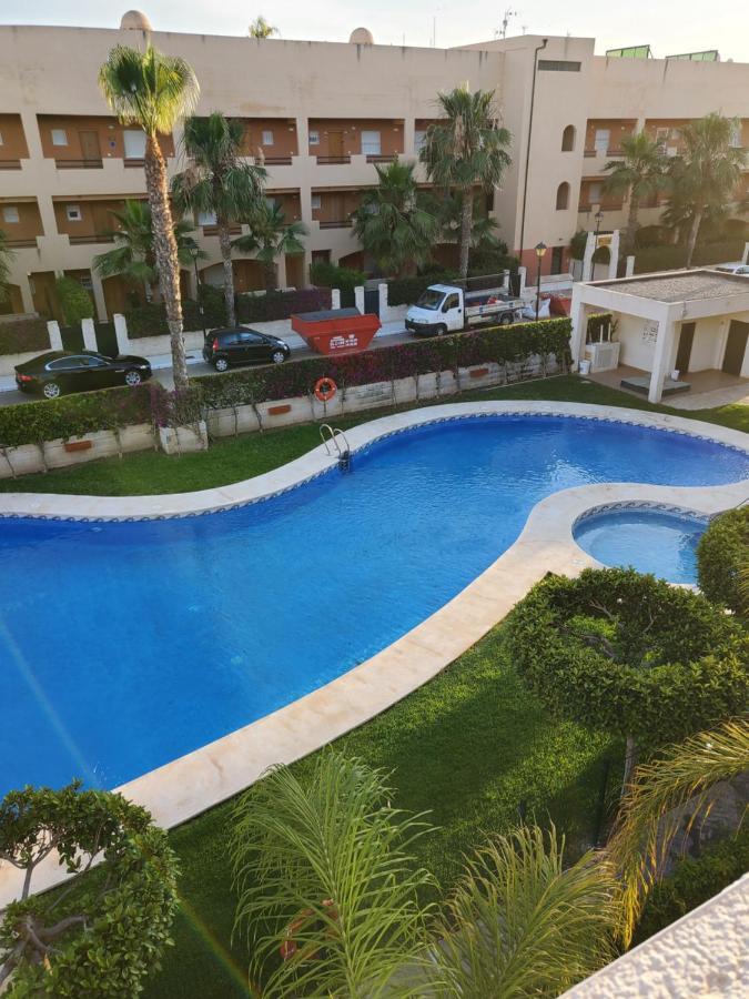¡bajo Con Terraza Y Patio Con Vistas A La Piscina Comunitaria! Apartment *