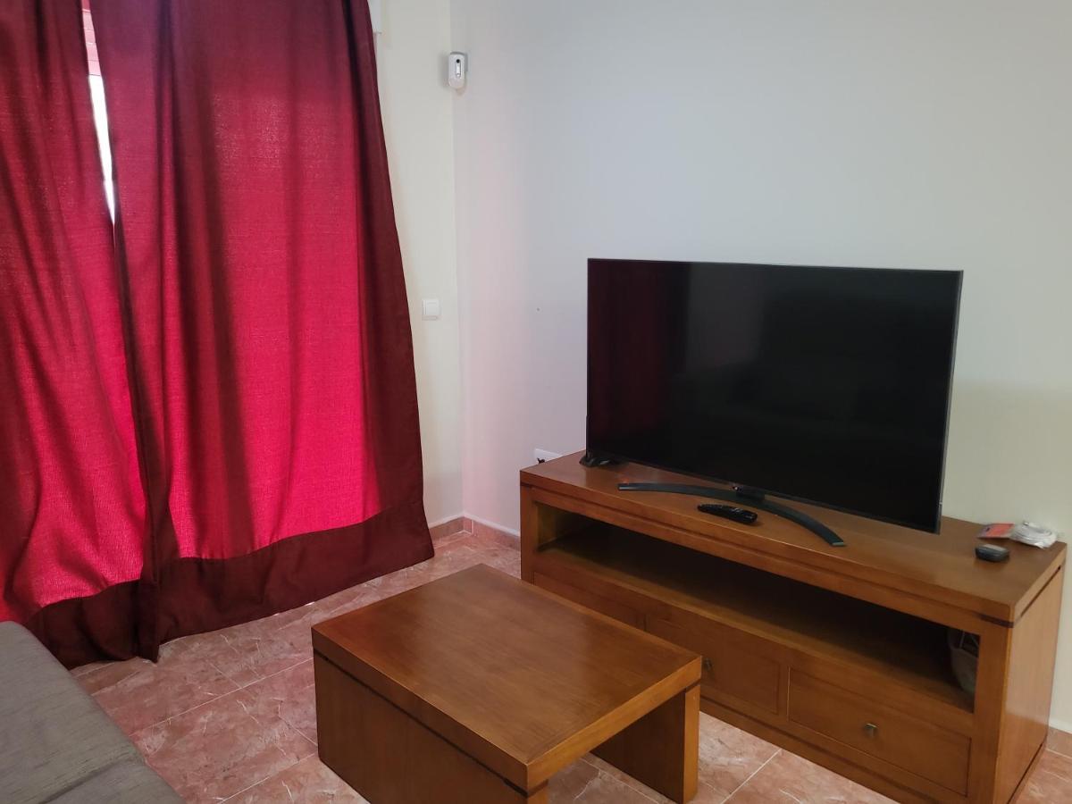 ¡bajo Con Terraza Y Patio Con Vistas A La Piscina Comunitaria! Vera