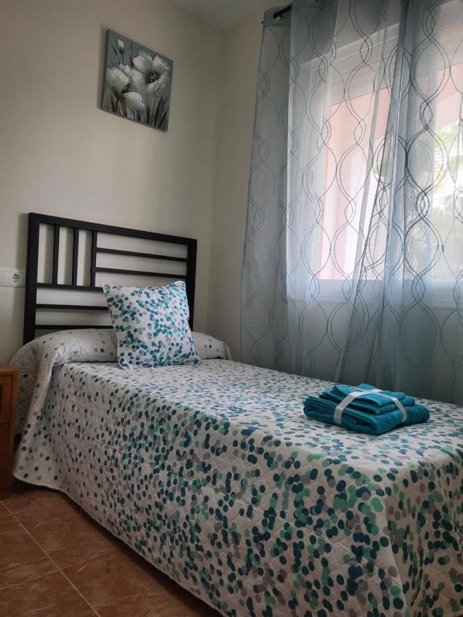 ¡bajo Con Terraza Y Patio Con Vistas A La Piscina Comunitaria! Vera