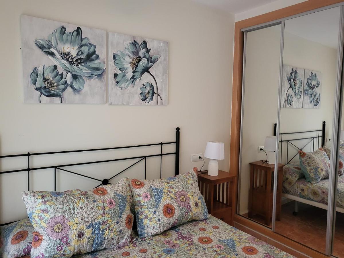 ¡bajo Con Terraza Y Patio Con Vistas A La Piscina Comunitaria! *