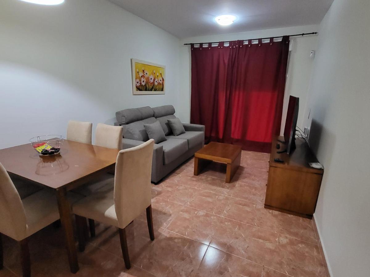 ¡bajo Con Terraza Y Patio Con Vistas A La Piscina Comunitaria! Apartment