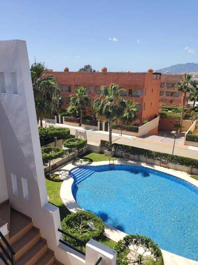 ¡bajo Con Terraza Y Patio Con Vistas A La Piscina Comunitaria! Apartment Vera
