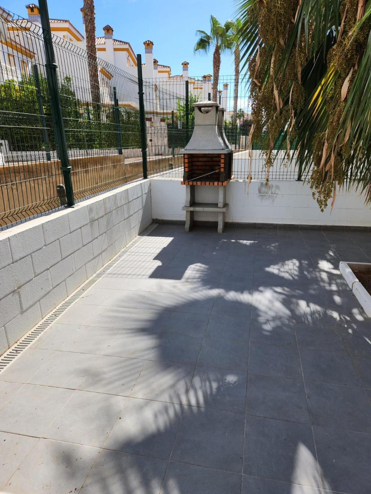 ¡bajo Con Terraza Y Patio Con Vistas A La Piscina Comunitaria! Apartment Vera
