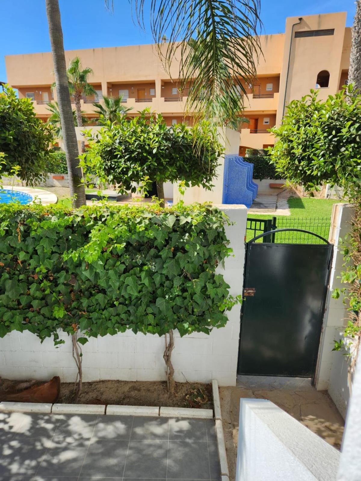 Apartment ¡bajo Con Terraza Y Patio Con Vistas A La Piscina Comunitaria! *